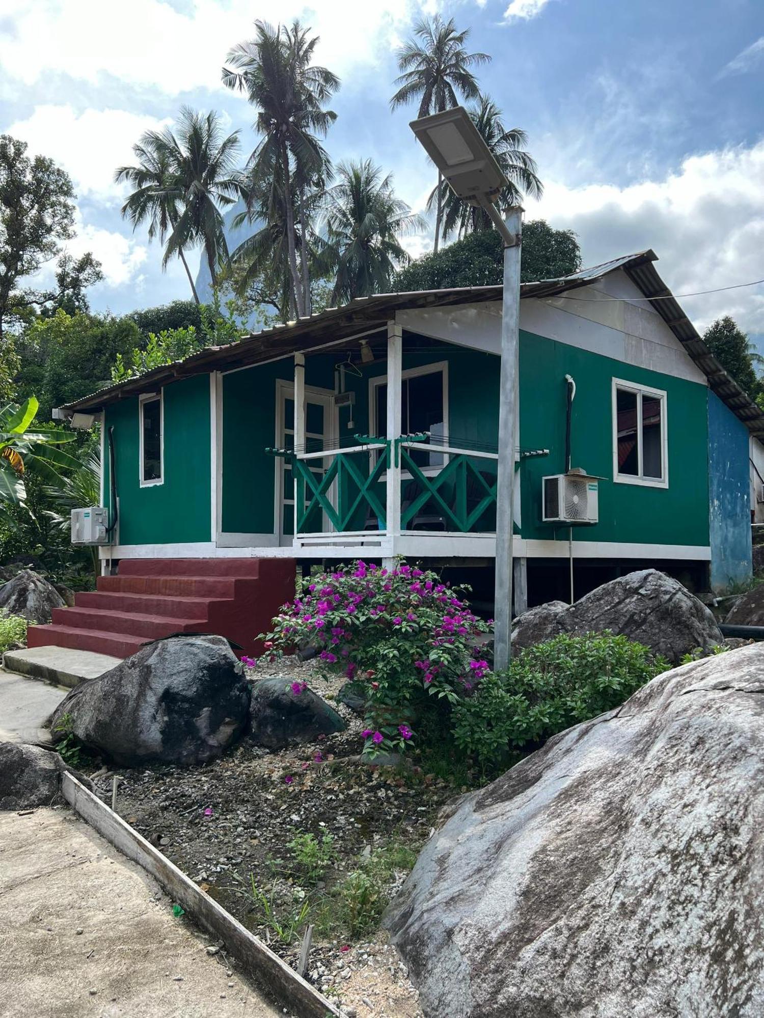 Mukut Coral Chalet Kampong Mukut Extérieur photo